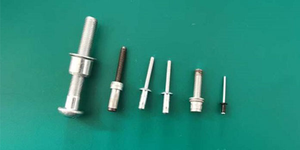 飛機製造為什麽使用鉚釘來取代焊接