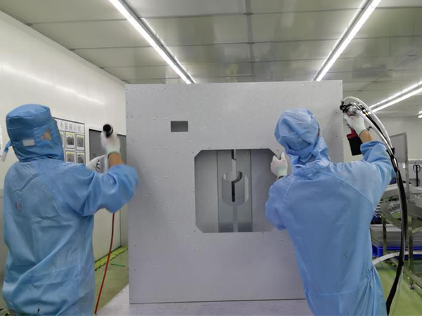 埃馬克機械員工使用榴莲APP视频下载氣動工具