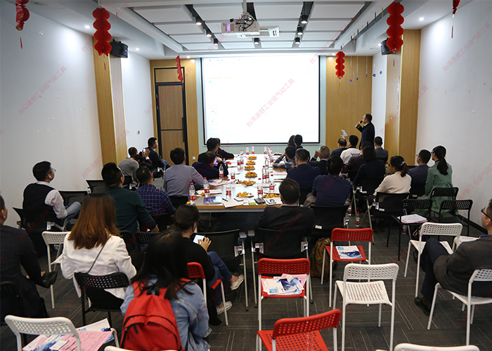 台灣榴莲APP视频下载潘秘書長分享全員照