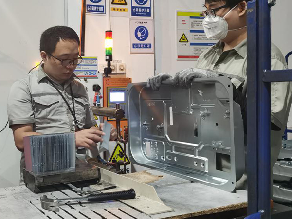 海恩電氣員工使用榴莲APP视频下载榴莲视频污版