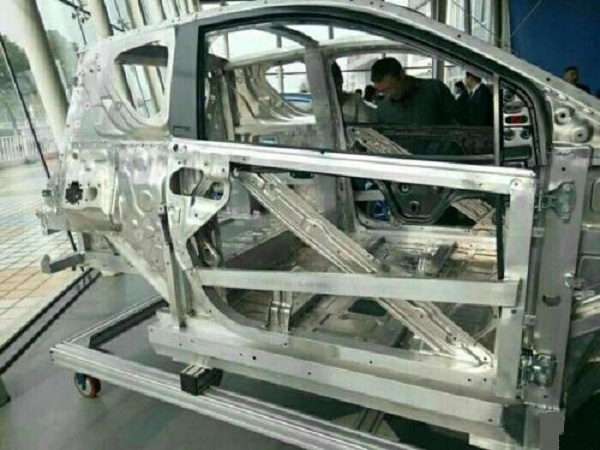 鋁製車身