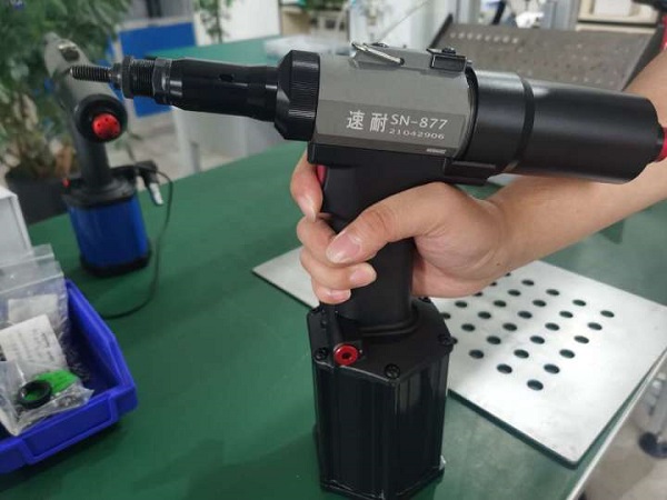 榴莲APP视频下载氣動鉚螺母槍