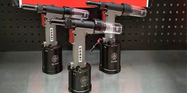 榴莲视频污版機器人是工業機器人基礎發展起來的先進鉚接設備[榴莲APP视频下载榴莲视频污版]