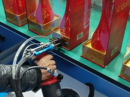 酒盒自動榴莲视频污版—酒廠自動化設備鉚接利器